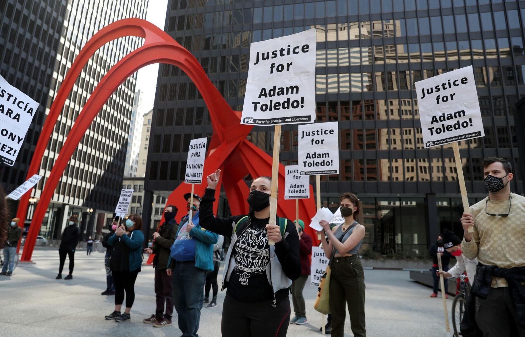 US-NEWS-CHICAGO-POLICE-STILL-WRAPPING-UP-34-TB.jpg